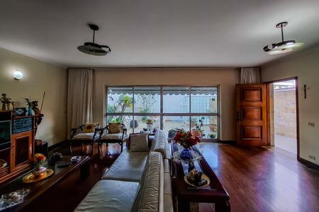 Casa à venda com 250m², 3 quartos e 3 vagas Casa à venda com 250m², 3 quartos e 3 vagasSala