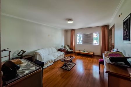 Casa à venda com 250m², 3 quartos e 3 vagas Casa à venda com 250m², 3 quartos e 3 vagasQuarto