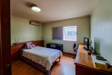 Casa à venda com 250m², 3 quartos e 3 vagas Casa à venda com 250m², 3 quartos e 3 vagasQuarto 2