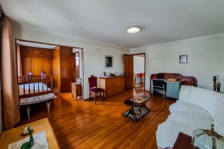 Casa à venda com 250m², 3 quartos e 3 vagas Casa à venda com 250m², 3 quartos e 3 vagasQuarto