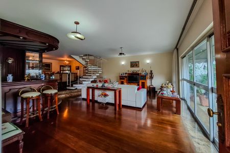 Casa à venda com 250m², 3 quartos e 3 vagas Casa à venda com 250m², 3 quartos e 3 vagasSala