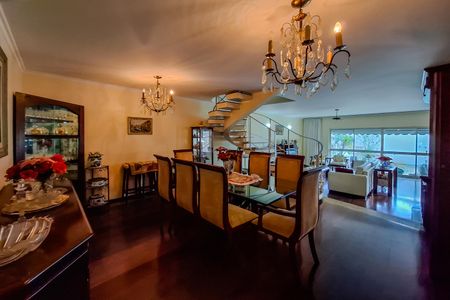 Casa à venda com 250m², 3 quartos e 3 vagas Casa à venda com 250m², 3 quartos e 3 vagasSala de Jantar