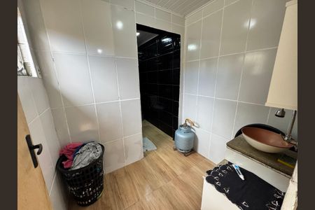 Casa à venda com 60m², 2 quartos e 1 vaga Casa à venda com 60m², 2 quartos e 1 vagaBanheiro