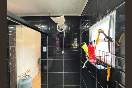 Casa à venda com 60m², 2 quartos e 1 vaga Casa à venda com 60m², 2 quartos e 1 vagaBanheiro