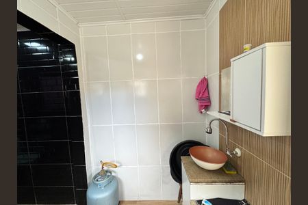 Casa à venda com 60m², 2 quartos e 1 vaga Casa à venda com 60m², 2 quartos e 1 vagaBanheiro