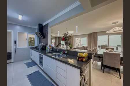 Casa de condomínio à venda com 300m², 4 quartos e 3 vagas