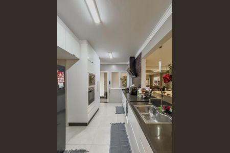 Casa de condomínio à venda com 300m², 4 quartos e 3 vagas