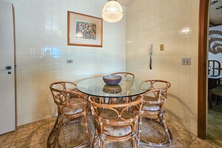 Apartamento para alugar com 348m², 4 quartos e 3 vagas Apartamento para alugar com 348m², 4 quartos e 3 vagasCozinha