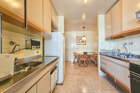 Apartamento para alugar com 348m², 4 quartos e 3 vagas Apartamento para alugar com 348m², 4 quartos e 3 vagasCozinha