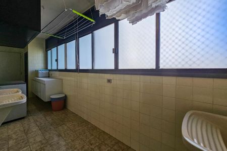 Apartamento para alugar com 348m², 4 quartos e 3 vagas Apartamento para alugar com 348m², 4 quartos e 3 vagasÁrea de serviço