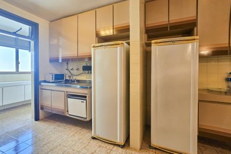 Apartamento para alugar com 348m², 4 quartos e 3 vagas Apartamento para alugar com 348m², 4 quartos e 3 vagasCozinha