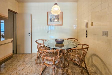 Apartamento para alugar com 348m², 4 quartos e 3 vagas Apartamento para alugar com 348m², 4 quartos e 3 vagasCozinha