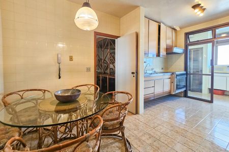 Apartamento para alugar com 348m², 4 quartos e 3 vagas Apartamento para alugar com 348m², 4 quartos e 3 vagasCozinha