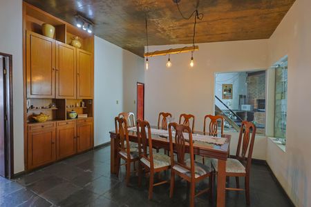 Casa à venda com 360m², 4 quartos e 4 vagas Casa à venda com 360m², 4 quartos e 4 vagasSala de Jantar