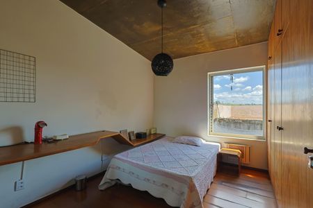 Casa à venda com 360m², 4 quartos e 4 vagas Casa à venda com 360m², 4 quartos e 4 vagasQuarto 2