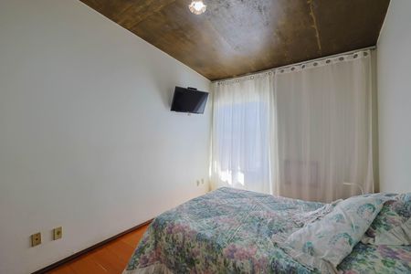 Casa à venda com 360m², 4 quartos e 4 vagas Casa à venda com 360m², 4 quartos e 4 vagasQuarto 4 - Suíte