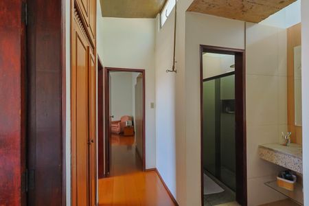 Casa à venda com 360m², 4 quartos e 4 vagas Casa à venda com 360m², 4 quartos e 4 vagasQuarto 1