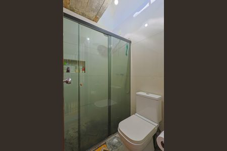 Casa à venda com 360m², 4 quartos e 4 vagas Casa à venda com 360m², 4 quartos e 4 vagasBanheiro da Suíte