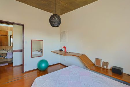 Casa à venda com 360m², 4 quartos e 4 vagas Casa à venda com 360m², 4 quartos e 4 vagasQuarto 2