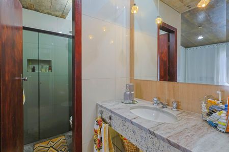 Casa à venda com 360m², 4 quartos e 4 vagas Casa à venda com 360m², 4 quartos e 4 vagasBanheiro da Suíte