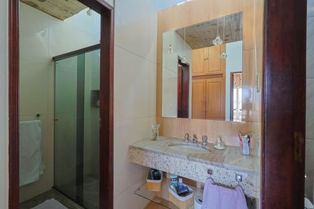 Casa à venda com 360m², 4 quartos e 4 vagas Casa à venda com 360m², 4 quartos e 4 vagasBanheiro