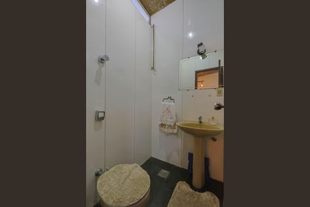 Casa à venda com 360m², 4 quartos e 4 vagas Casa à venda com 360m², 4 quartos e 4 vagasLavabo