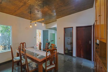 Casa à venda com 360m², 4 quartos e 4 vagas Casa à venda com 360m², 4 quartos e 4 vagasSala de Jantar