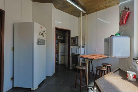 Casa à venda com 360m², 4 quartos e 4 vagas Casa à venda com 360m², 4 quartos e 4 vagasCozinha