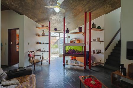 Casa à venda com 360m², 4 quartos e 4 vagas Casa à venda com 360m², 4 quartos e 4 vagasSala de TV