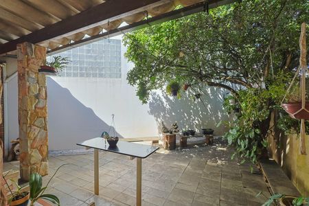 Casa à venda com 360m², 4 quartos e 4 vagas Casa à venda com 360m², 4 quartos e 4 vagasVaranda da Sala