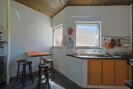 Casa à venda com 360m², 4 quartos e 4 vagas Casa à venda com 360m², 4 quartos e 4 vagasCozinha