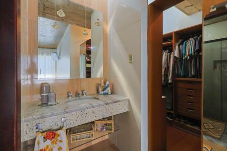 Casa à venda com 360m², 4 quartos e 4 vagas Casa à venda com 360m², 4 quartos e 4 vagasBanheiro da Suíte