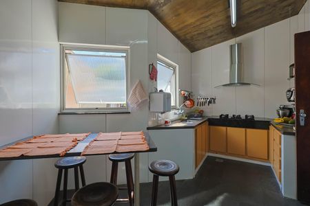 Casa à venda com 360m², 4 quartos e 4 vagas Casa à venda com 360m², 4 quartos e 4 vagasCozinha