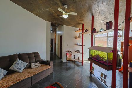 Casa à venda com 360m², 4 quartos e 4 vagas Casa à venda com 360m², 4 quartos e 4 vagasSala de TV