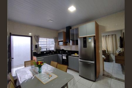 Casa à venda com 120m², 2 quartos e 2 vagasCozinha - Armários