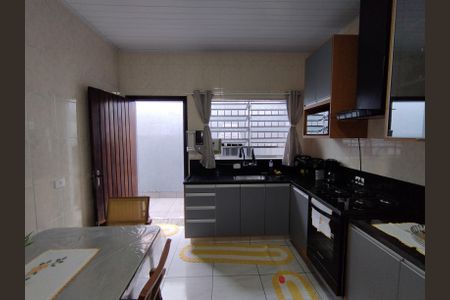 Casa à venda com 120m², 2 quartos e 2 vagasCozinha - Armários