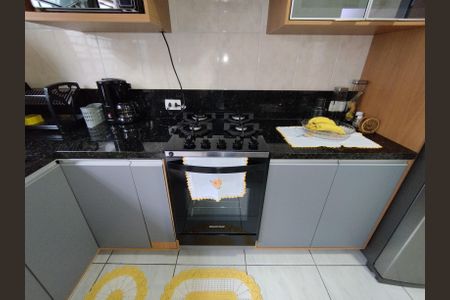 Casa à venda com 120m², 2 quartos e 2 vagasCozinha - Armários