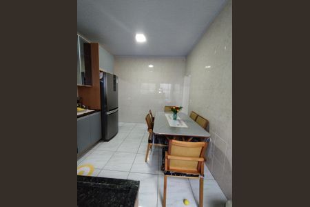Casa à venda com 120m², 2 quartos e 2 vagasCozinha - Armários