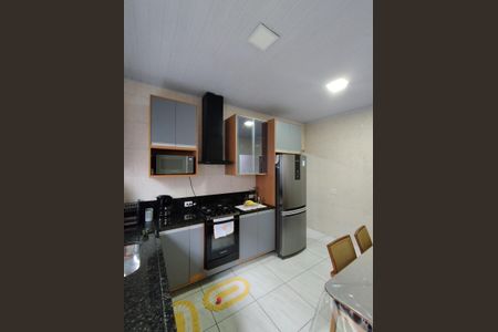 Casa à venda com 120m², 2 quartos e 2 vagasCozinha - Armários