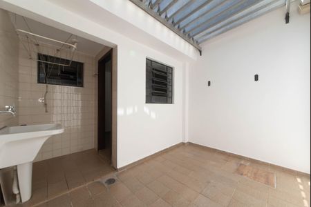 Casa à venda com 100m², 2 quartos e 1 vagaQuintal