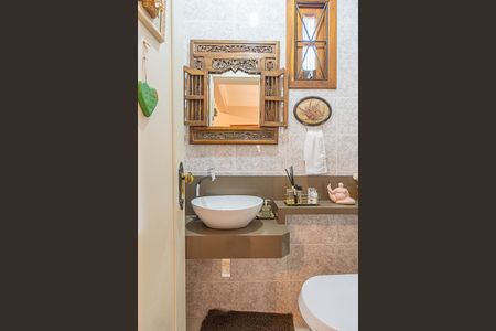 Casa à venda com 200m², 4 quartos e 2 vagas Casa à venda com 200m², 4 quartos e 2 vagasLavabo