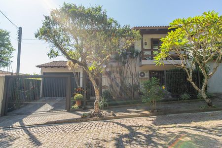 Casa à venda com 200m², 4 quartos e 2 vagas Casa à venda com 200m², 4 quartos e 2 vagasFachada