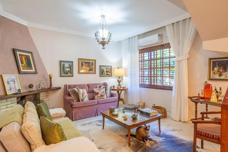 Casa à venda com 200m², 4 quartos e 2 vagas Casa à venda com 200m², 4 quartos e 2 vagasSala