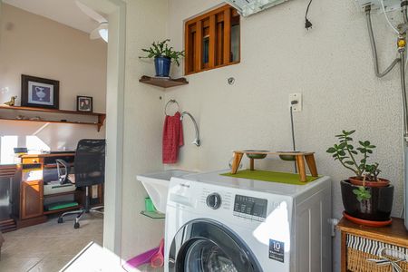 Casa à venda com 200m², 4 quartos e 2 vagas Casa à venda com 200m², 4 quartos e 2 vagasÁrea de Serviço