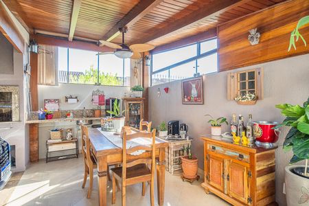 Casa à venda com 200m², 4 quartos e 2 vagas Casa à venda com 200m², 4 quartos e 2 vagasQuintal