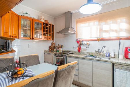 Casa à venda com 200m², 4 quartos e 2 vagas Casa à venda com 200m², 4 quartos e 2 vagasCozinha