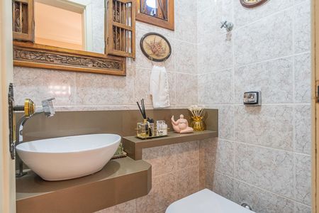 Casa à venda com 200m², 4 quartos e 2 vagas Casa à venda com 200m², 4 quartos e 2 vagasLavabo