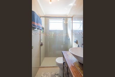 Casa à venda com 200m², 4 quartos e 2 vagas Casa à venda com 200m², 4 quartos e 2 vagasBanheiro Social