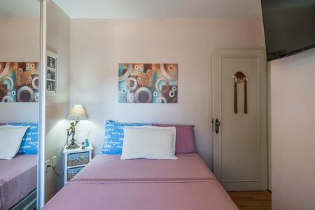 Casa à venda com 200m², 4 quartos e 2 vagas Casa à venda com 200m², 4 quartos e 2 vagasQuarto 2