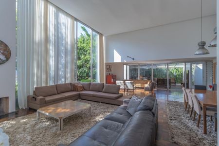 Casa à venda com 450m², 4 quartos e 2 vagas Casa à venda com 450m², 4 quartos e 2 vagasFoto 03